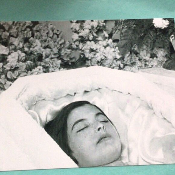 1950’s Post Mortem Girl in Casket Close up Photo Serene Peaceful Post Mortem - Picture 1 of 7